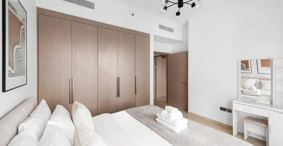 Spacious 2 Bedroom In Act1 Act 2 Downtown Dubai 0*,